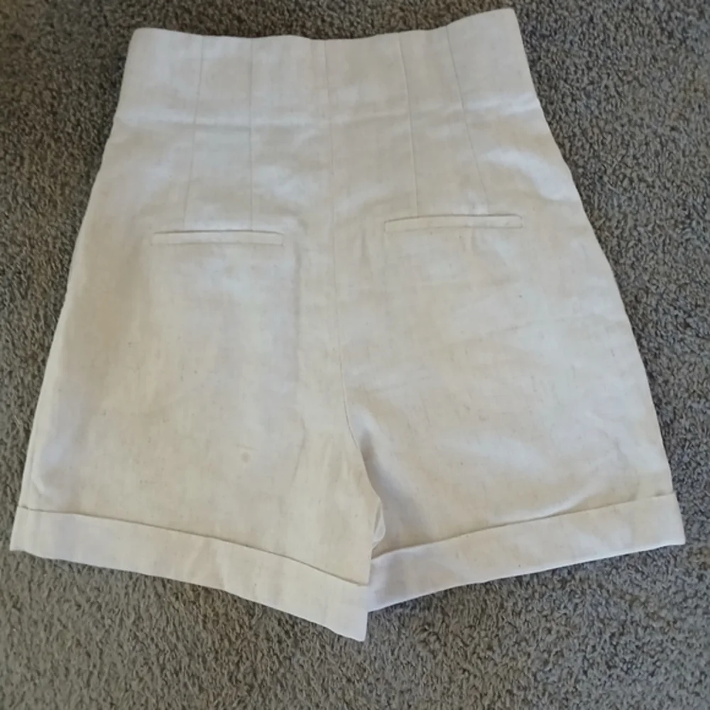 Express Bermuda Extreme High Rise Linen Cotton Cream Button-Front Pleated Shorts